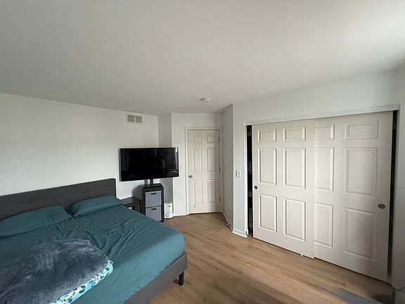 5th image of 819 Brodhead Dr