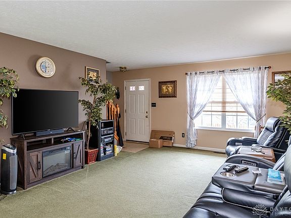 5th image of 42 Lakeridge Dr