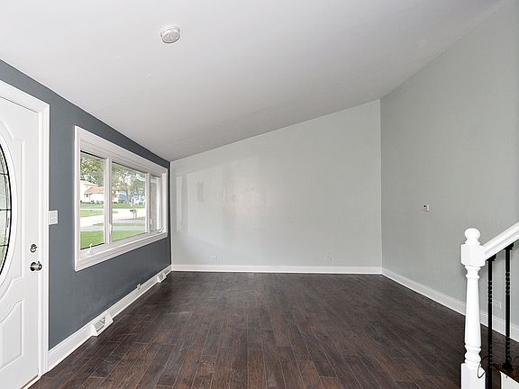3rd image of 1424 N Poplar Ave