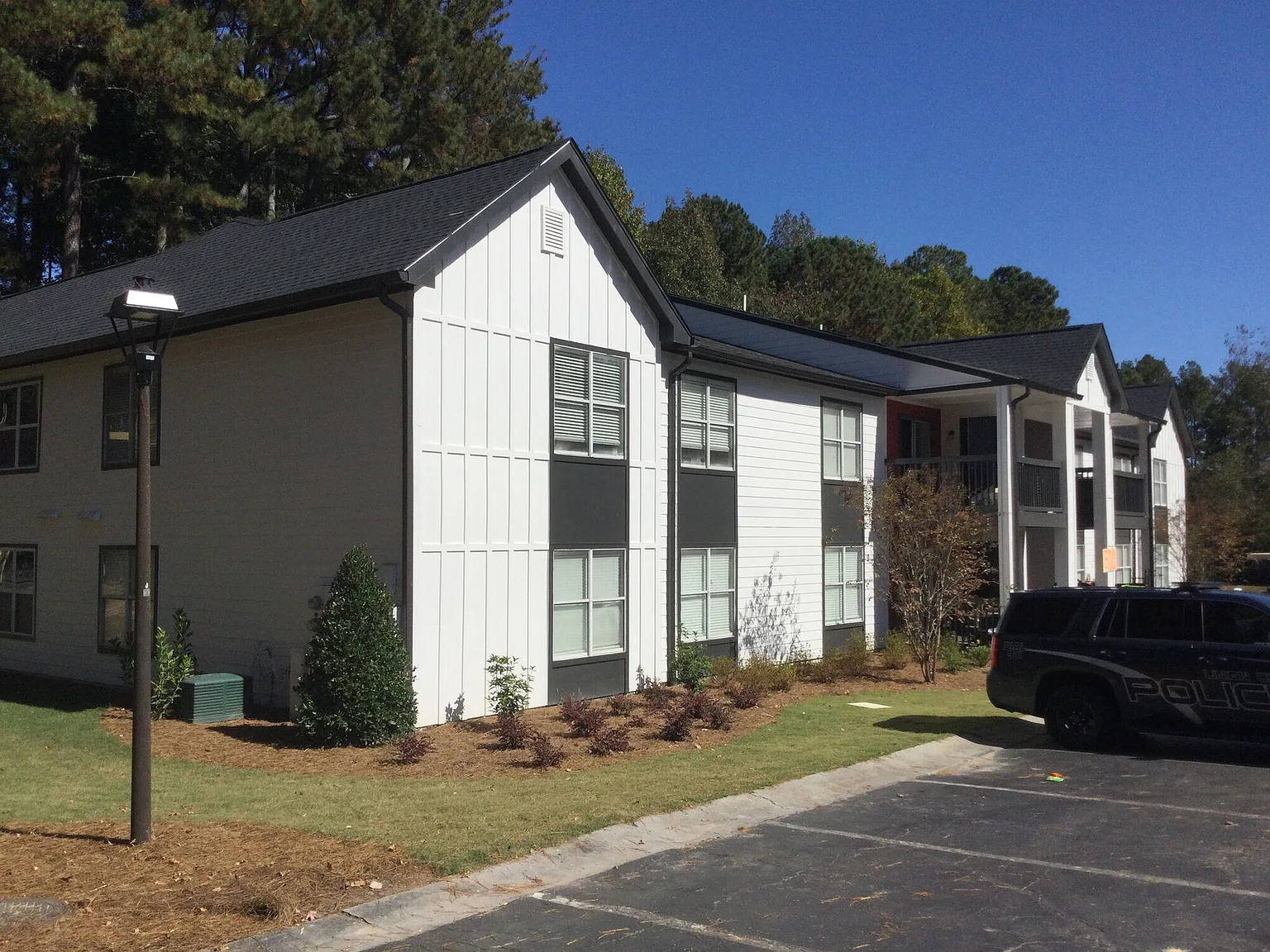 The Oakley Apartments — Photo 2