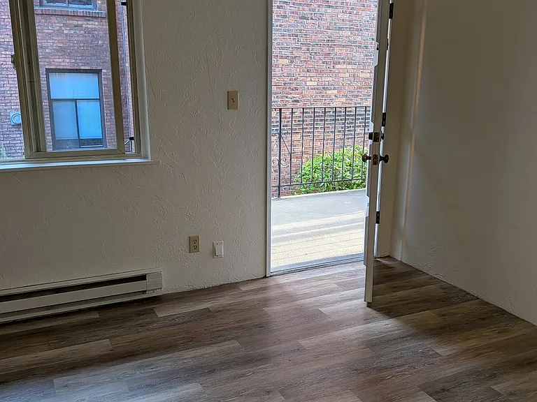 209 1st Ave N #3 — Photo 11