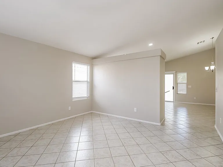 2415 E Browning Pl — Photo 4