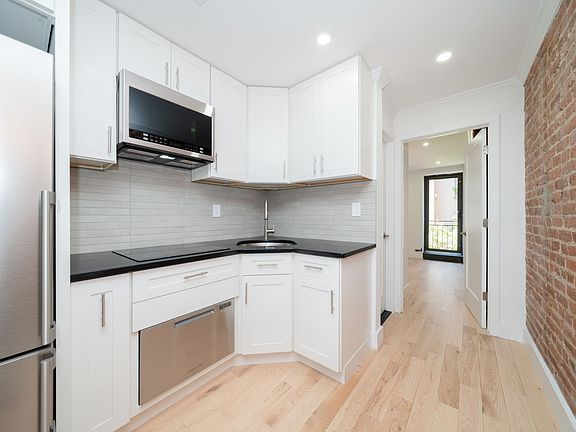 4th image of 143 1st Ave APT 6