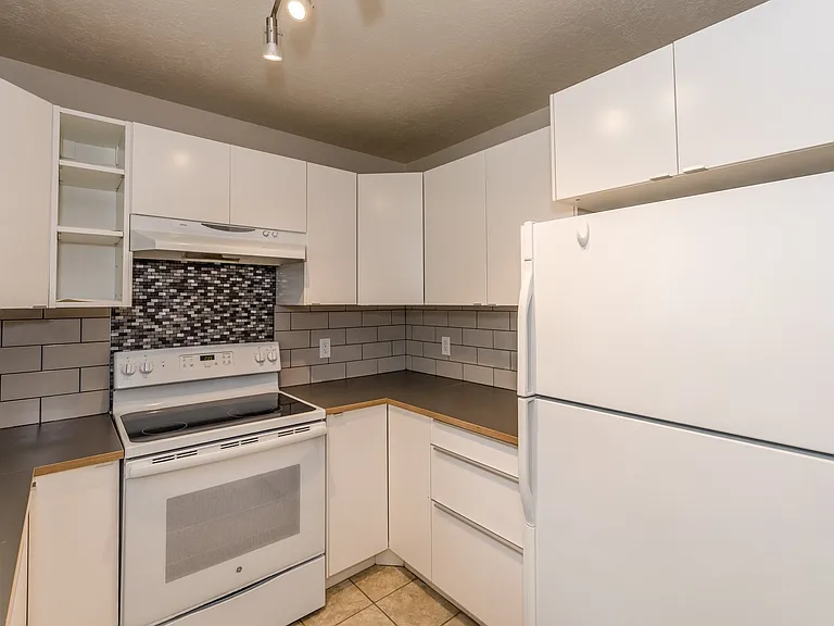 2270 S 700 E #2270 — Photo 8
