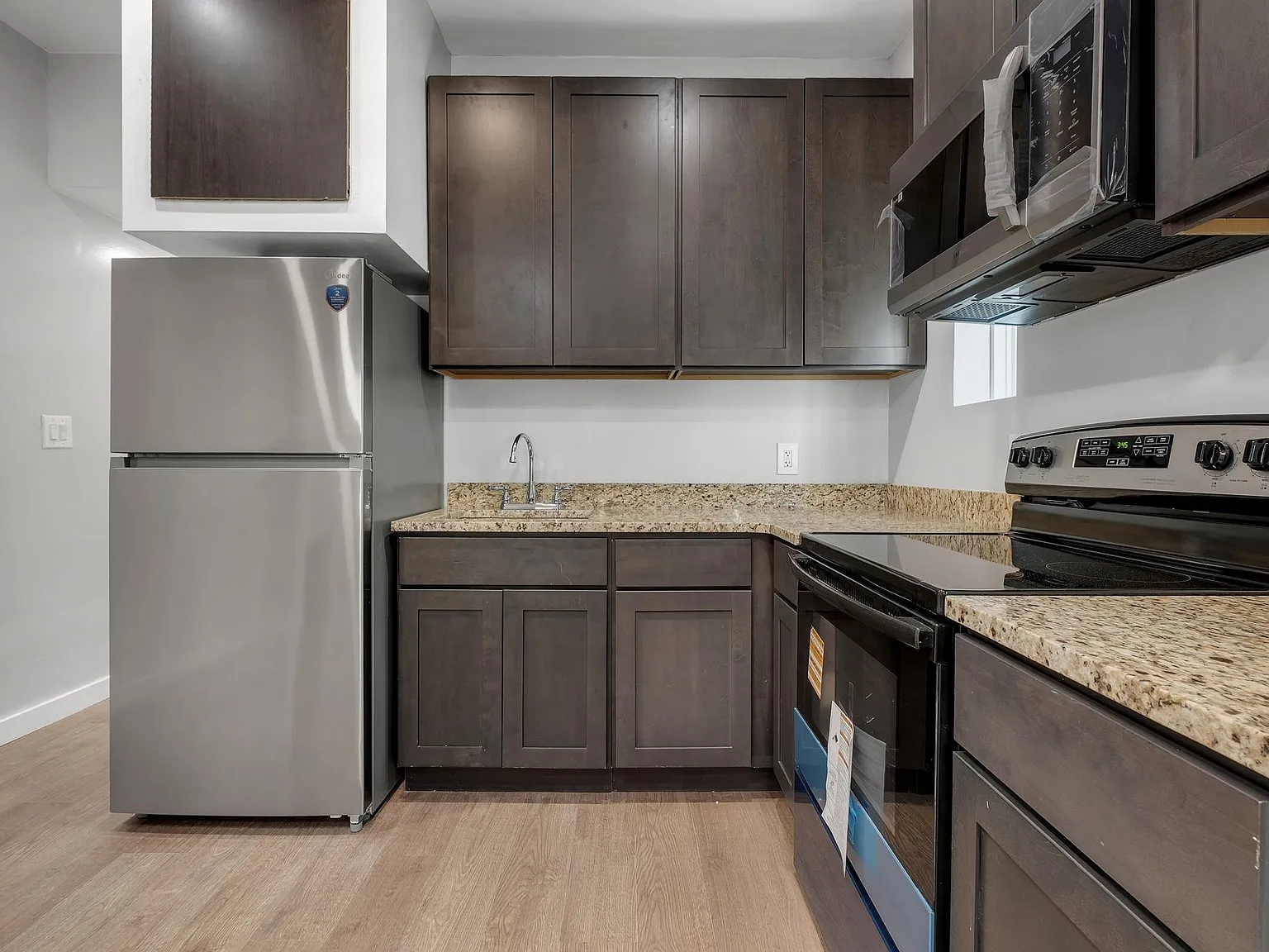 2 bed, 576 sqft, $1,200 — Photo 4