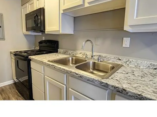 7326 Southside Dr, Louisville, KY 40214