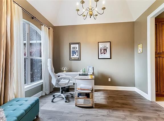 4th image of 119 Mirabeau Pl
