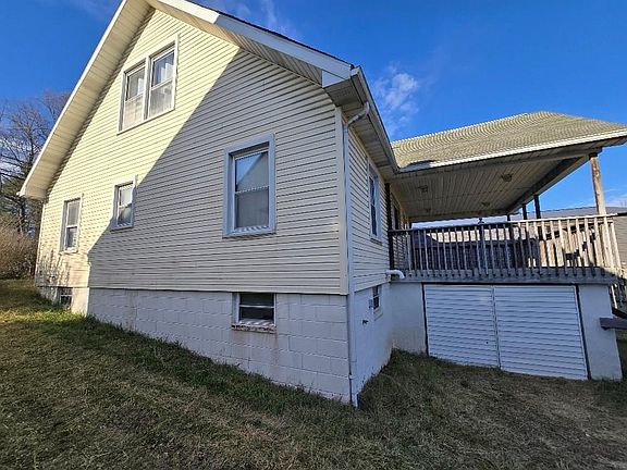 4th image of 1704 Main St E