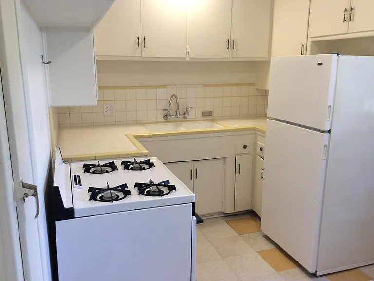508 Midvale Ave #500 — Photo 8