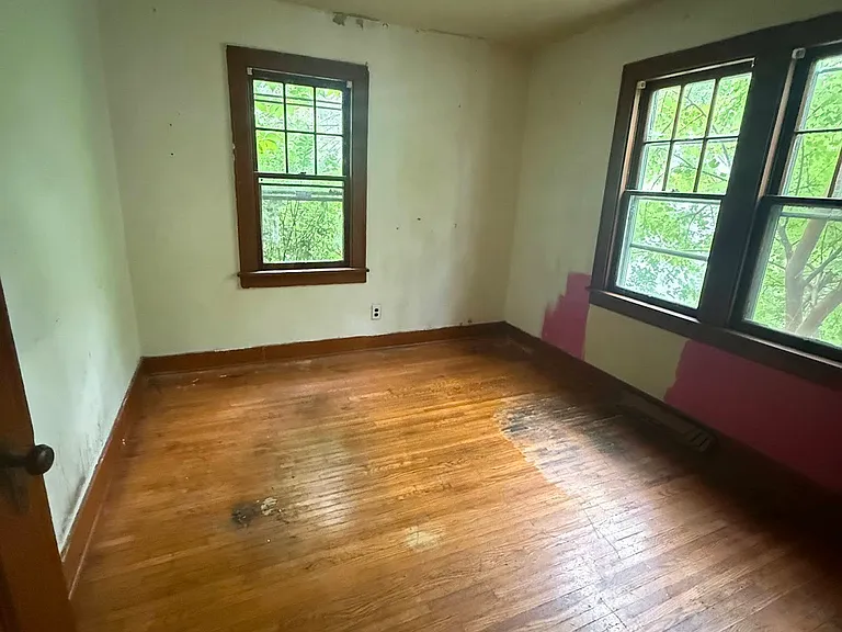 1073 W Packard St — Photo 8