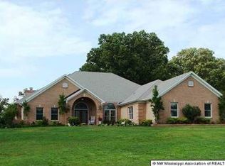 1860 Green T Rd, Hernando, MS 38632