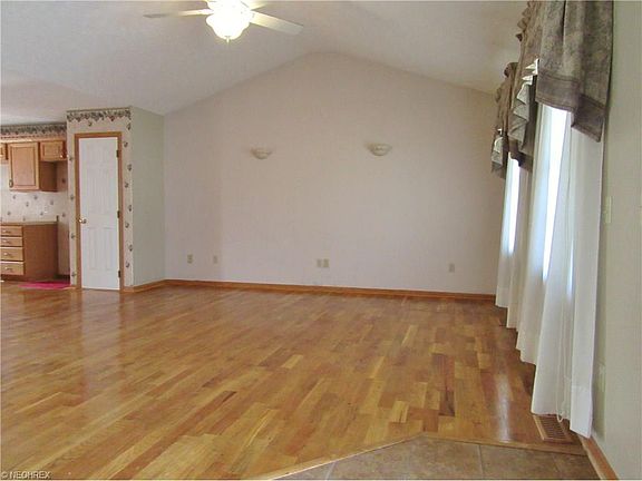 2nd image of 337 Greenview Ct