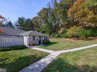 348 Valleybrook Dr, Lancaster, PA 17601