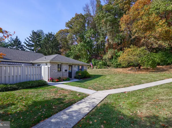 348 Valleybrook Dr, Lancaster, PA 17601