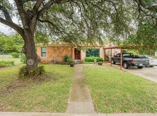 113 N Cherry Ln, Granbury, TX 76048