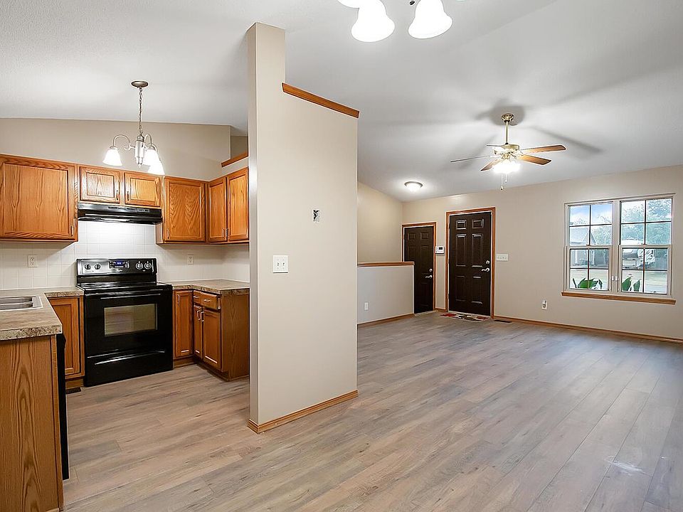 1712 N Country Walk Ln, Mulvane, KS 67110 Zillow