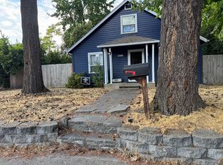 420 SW Burgess St, Grants Pass, OR 97526