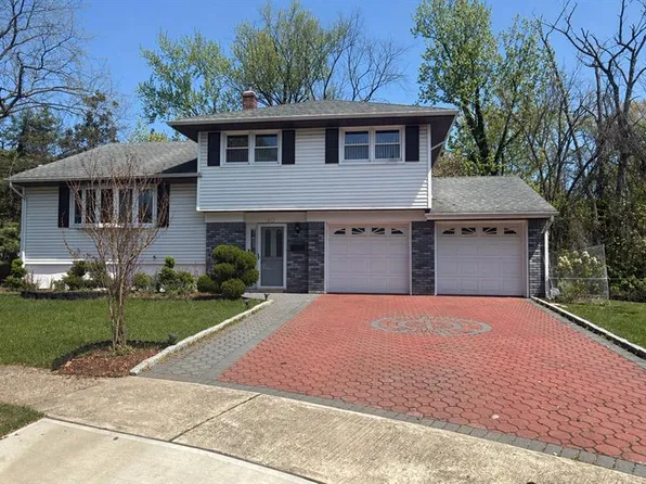 60 Sergent Ct, Bergenfield, NJ 07621