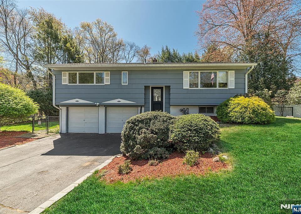 1st image of 595 Echo Glen Ave