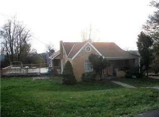 1039 Riverview Dr, Finleyville, PA