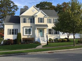 1 Grace Ct, Wakefield, MA 01880