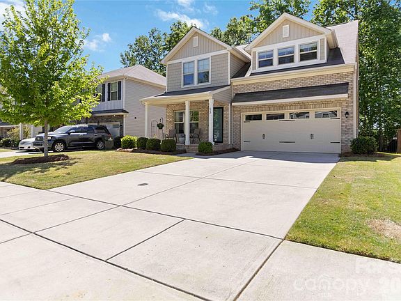4th image of 622 Oldham Ln