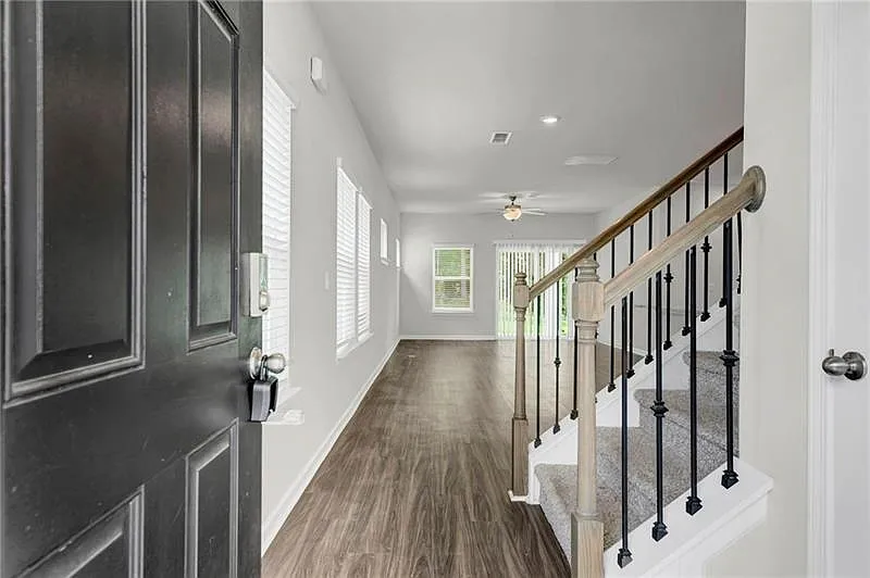 4 bed, 3.0 bath, 2139 sqft, $2,600 — Photo 4