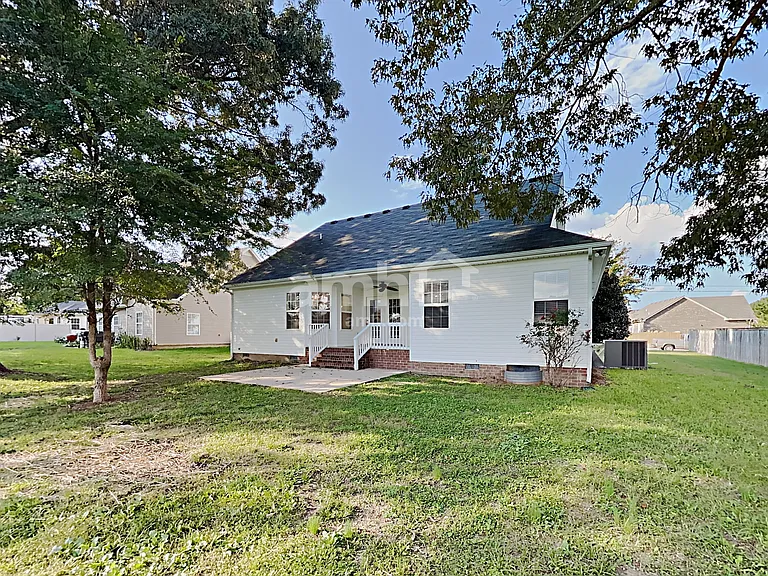 1105 Clay Ct — Photo 14