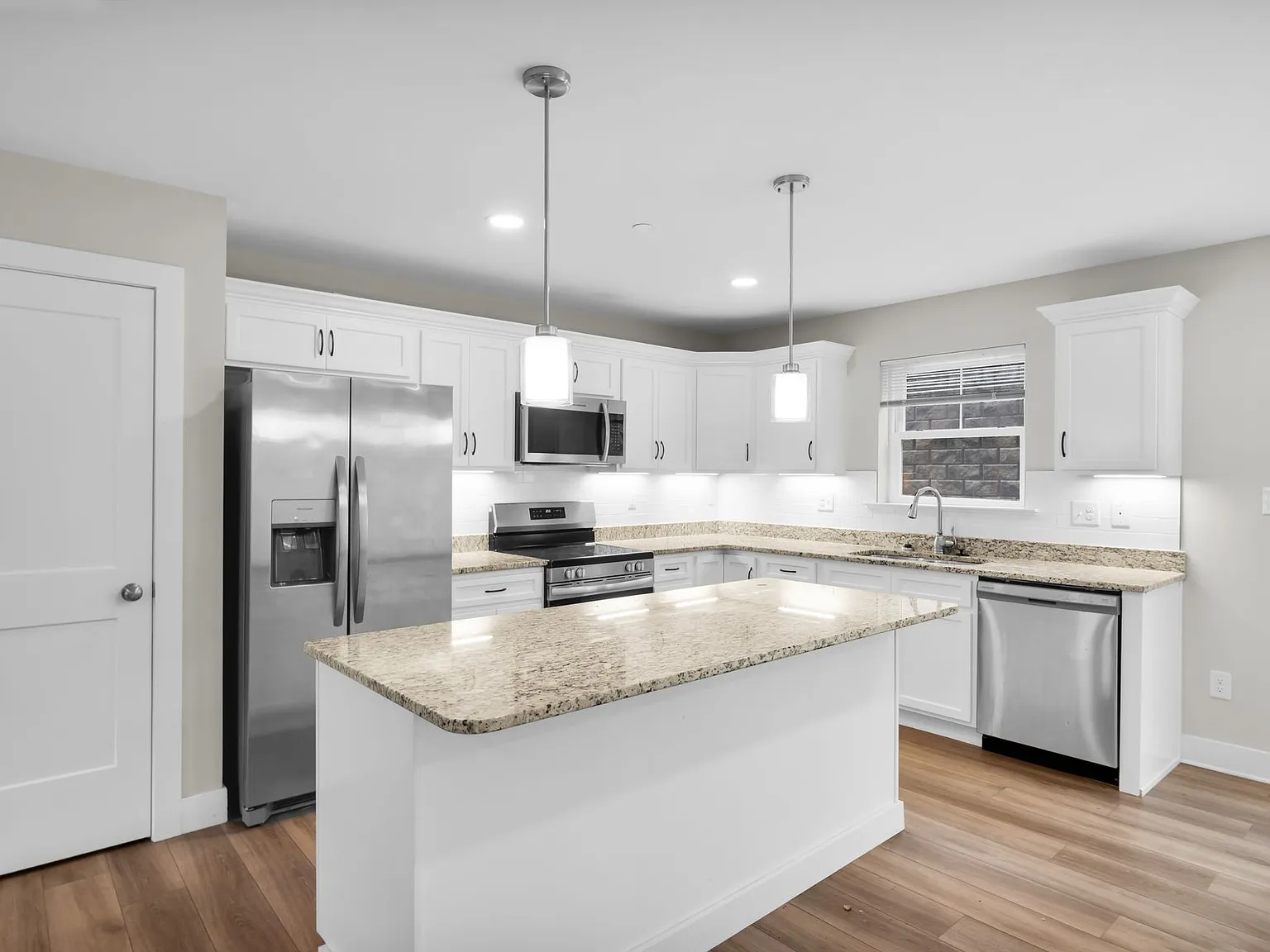 Brand New 3BR/2.5BA Townhomes Laurel Hills, Easton PA — Photo 1