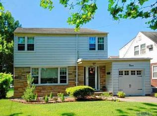 12 Stewart Ave, Garden City, NY 11530