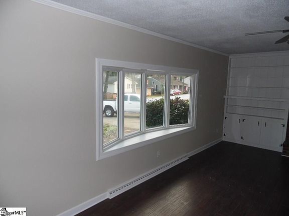 5th image of 810 Pine Creek Dr