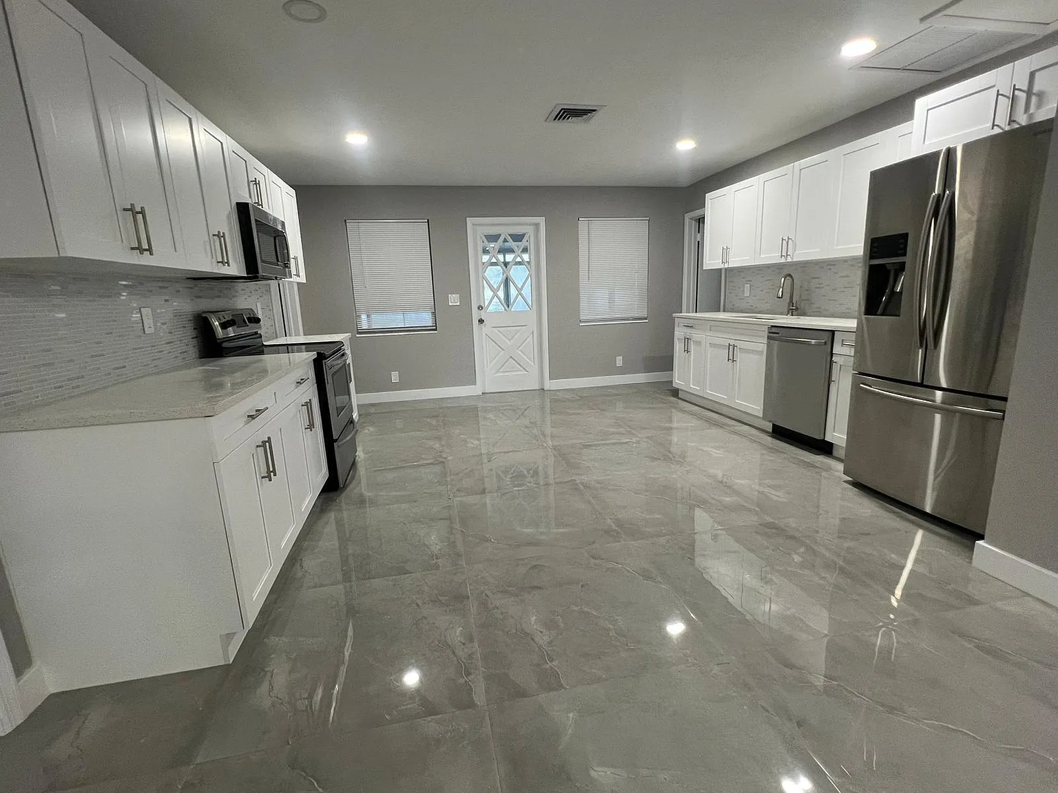 3 bed, 3.0 bath, 1280 sqft, $3,300 — Photo 4