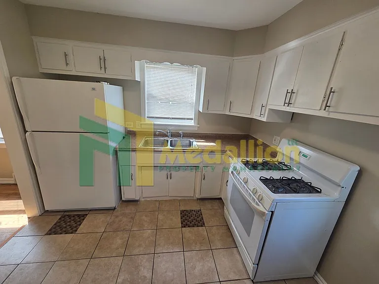 11004 S Eberhart Ave — Photo 15