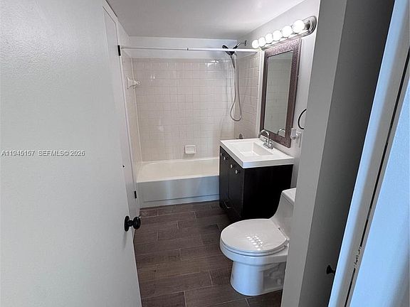 5th image of 6331 La Costa Dr APT G