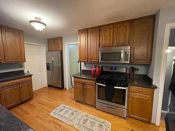 3rd image of 32 Crosby Blvd #6