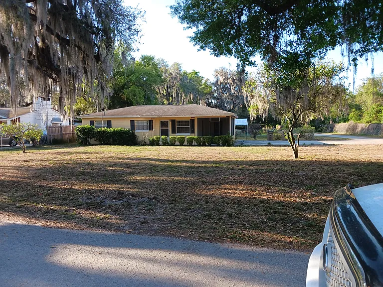 10820 Margaret Dr — Photo 2