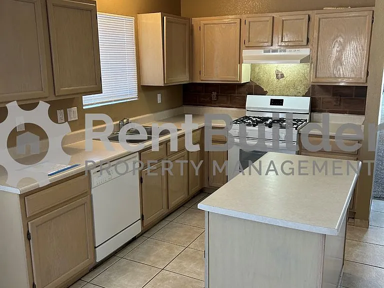 10749 Capricorn Pl NW — Photo 7