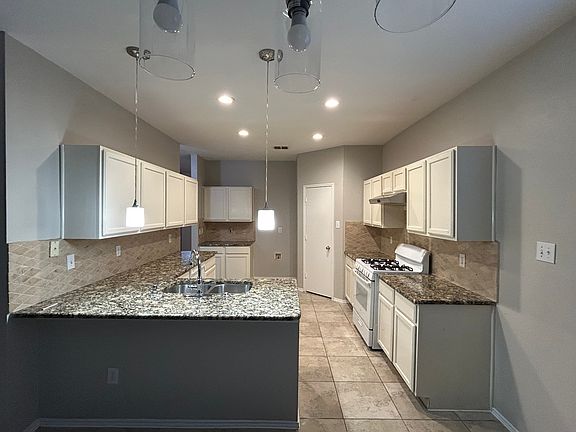5th image of 4405 Stirling Dr