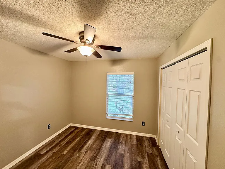 941 Park Valley Cir — Photo 18