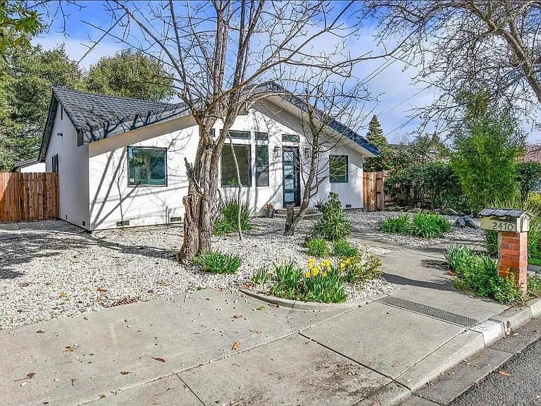 2470 W Pueblo Ave — Photo 1