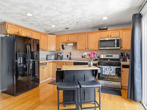 4th image of 377 Woonasquatucket Ave APT 3