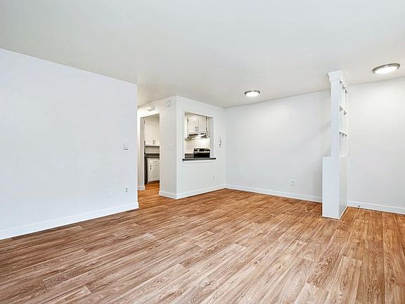 3rd image of 3262 California Ave SW #0bf9c4990
