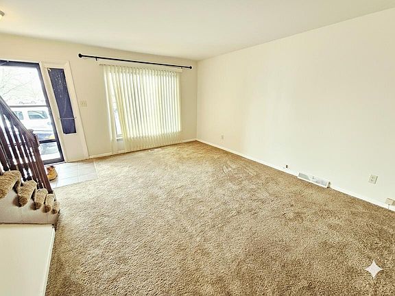 3rd image of 749 Wellington Dr