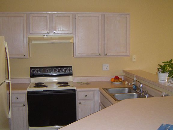 4th image of 1696 E Lindrick Dr