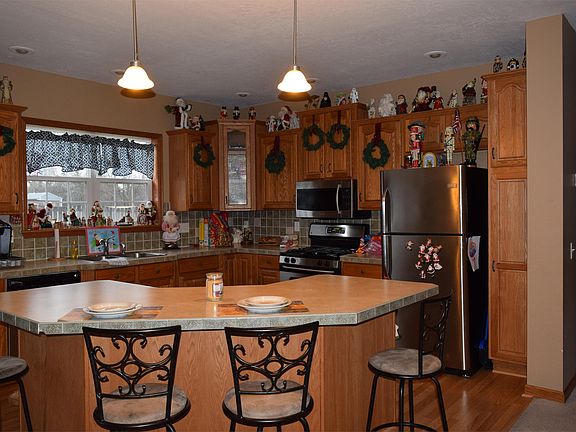 4th image of 121 Patrician Ln