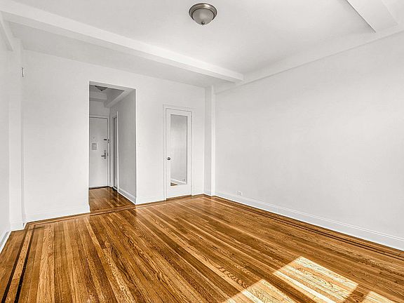 4th image of 208 W 23rd St APT 1212