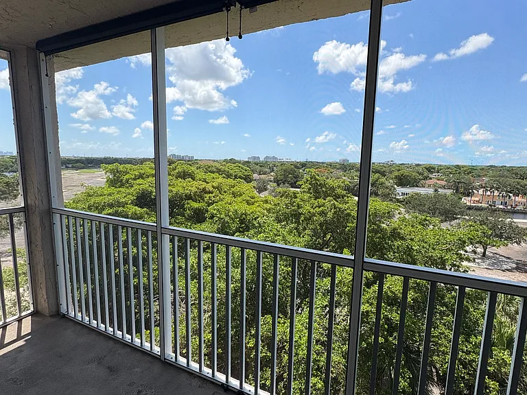 250 Jacaranda Dr #805 — Photo 2
