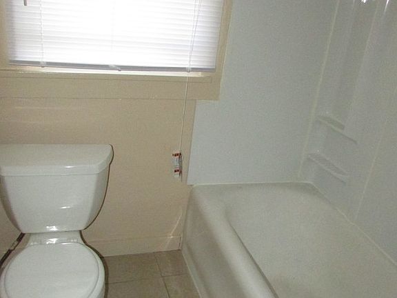 4th image of 2418 SE Maryland Ave