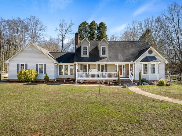 702 Huntington Rd, Easley, SC 29642