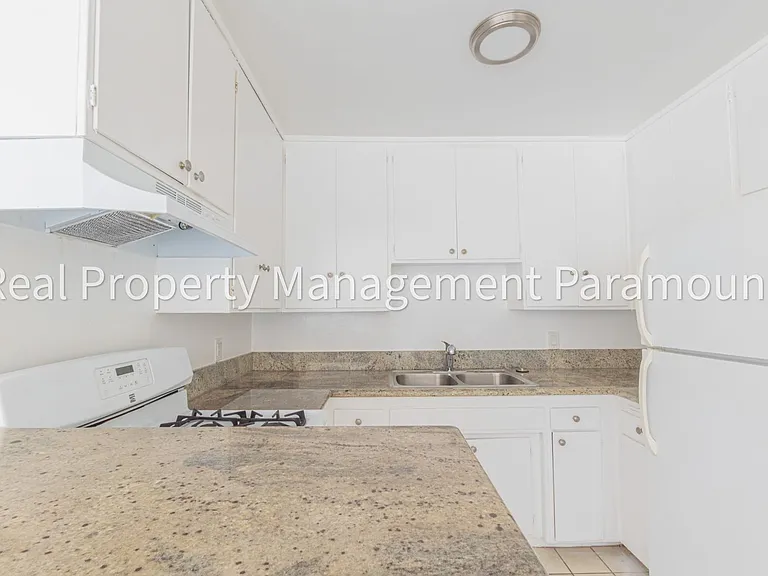 8013 Blackburn Ave #7 — Photo 8